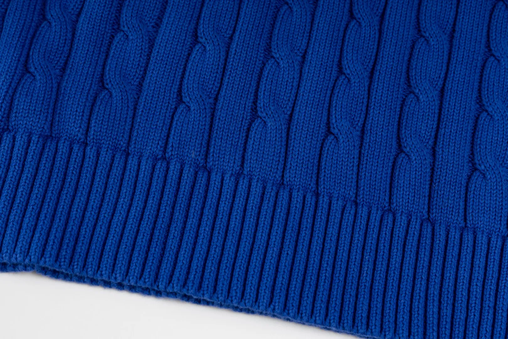 P210 #R90 RALPH LAUREN Thirteen colors of Ralph Lauren classic small label embroidery V-neck pullover cable cardigan sweater women's top, high-density LOGO embroidery on the chest, original customization of tag accessories. Made of pure cotton yarn, pure cotton is skin-friendly and comfortable, small label war horse embroidered twist button V-neck sweater🐎High quality, follow the blogger to learn how to wear it! Let’s buy a Ralph Lauren cable sweater. It’s a super hard-to-find series after it became popular. It’s hard to find one on the official website. It’s simple and practical to wear, with a lazy and loose feel. The thickened fabric has more texture, feels soft and delicate, and has a loose fit. Whether worn alone or layered, you can wear different styles of fashion with just one piece!   Size： Sleeve length: 60/61/62/63